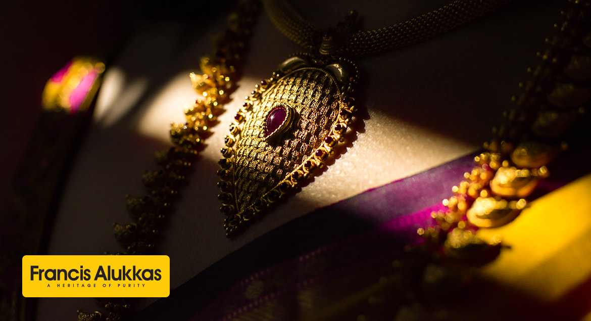 Kerala Wedding must-have Jewellery Designs in Gold With Price